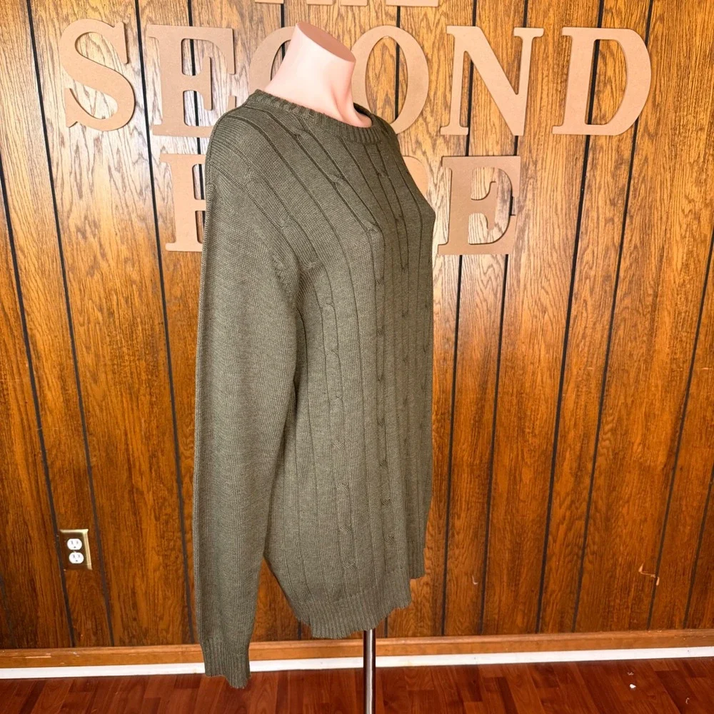Oscar de la Renta cable front crew